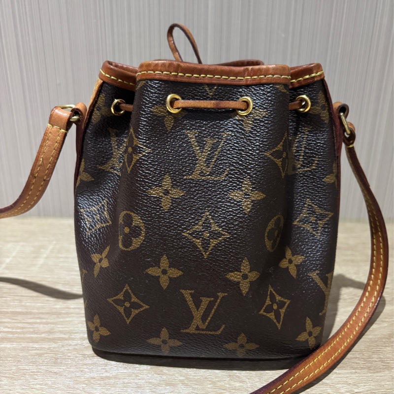 LV nano 側背小包-1