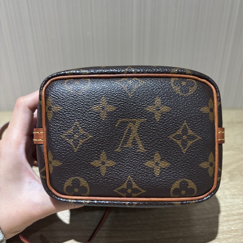 LV nano 側背小包-9