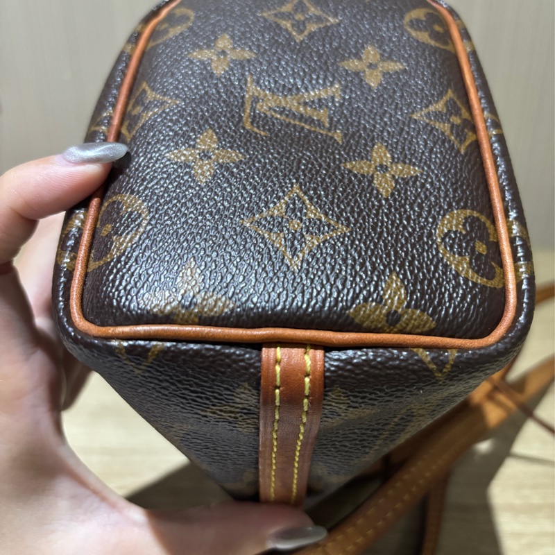 LV nano 側背小包-10