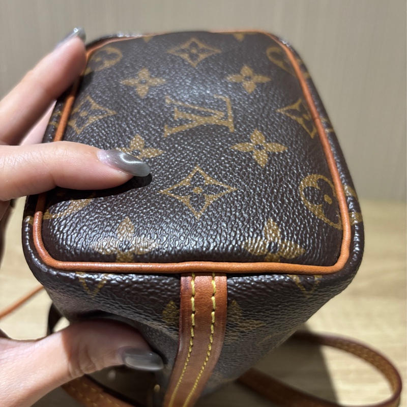 LV nano 側背小包-11