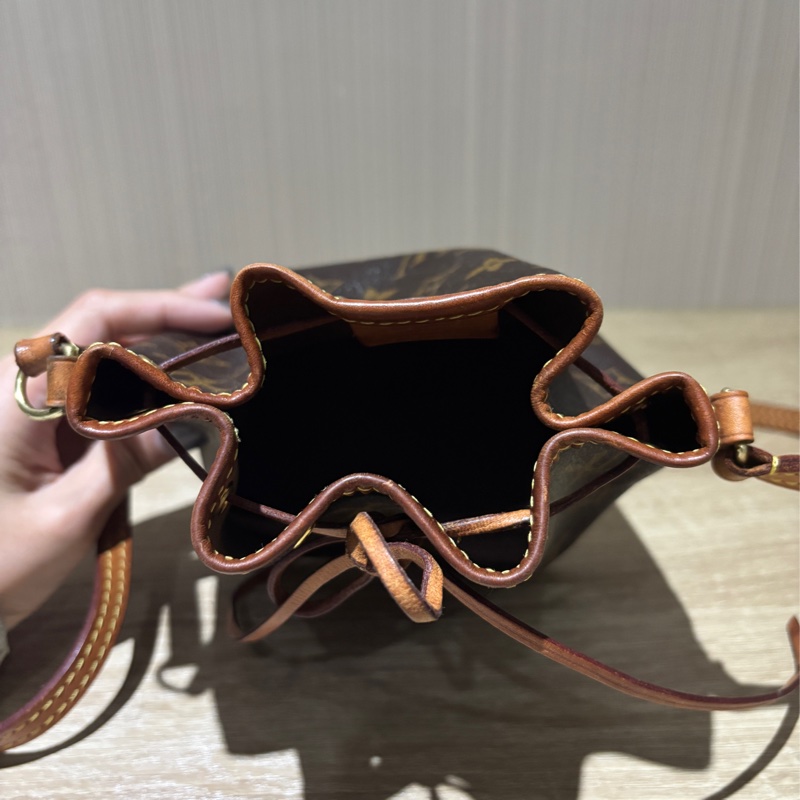 LV nano 側背小包-12