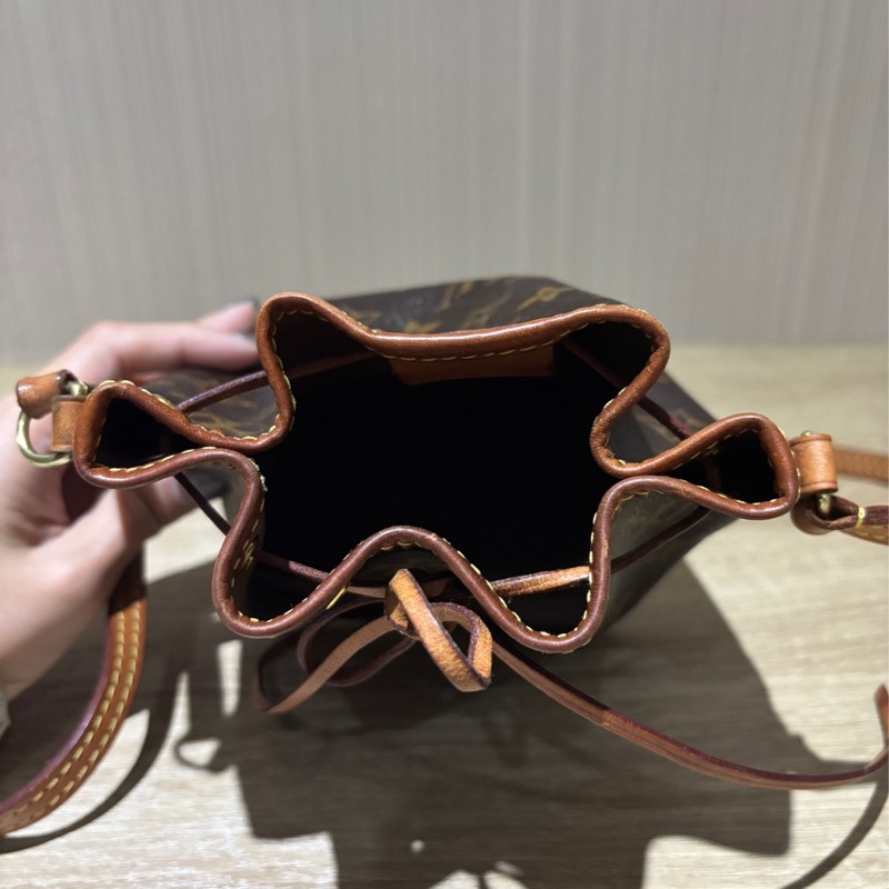 LV nano 側背小包-18