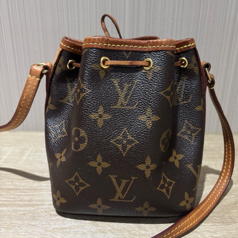 LV nano 側背小包-19