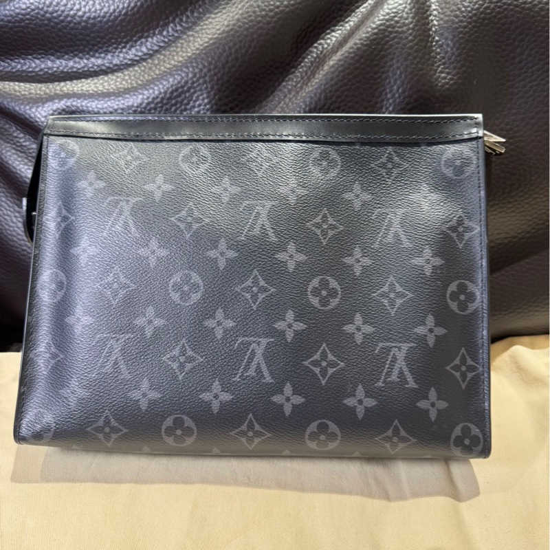 Lv 黑老花男生手拿包 晶片款-5