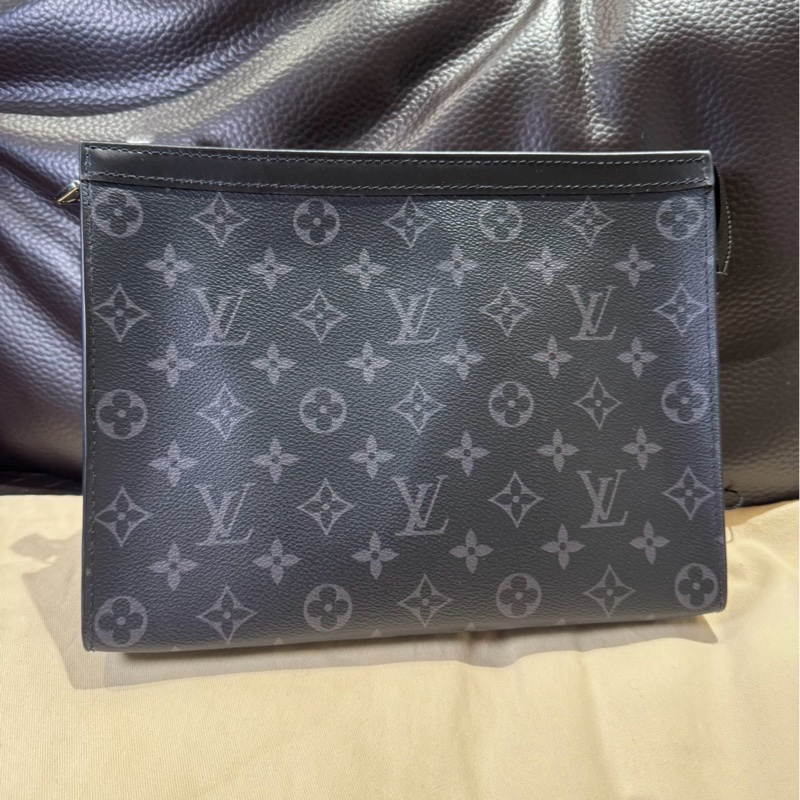 Lv 黑老花男生手拿包 晶片款-6