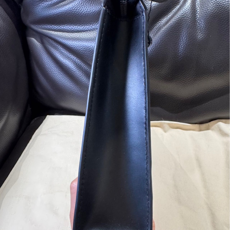 Lv 黑老花男生手拿包 晶片款-9