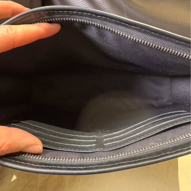 Lv 黑老花男生手拿包 晶片款-10