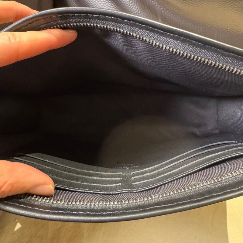 Lv 黑老花男生手拿包 晶片款-11