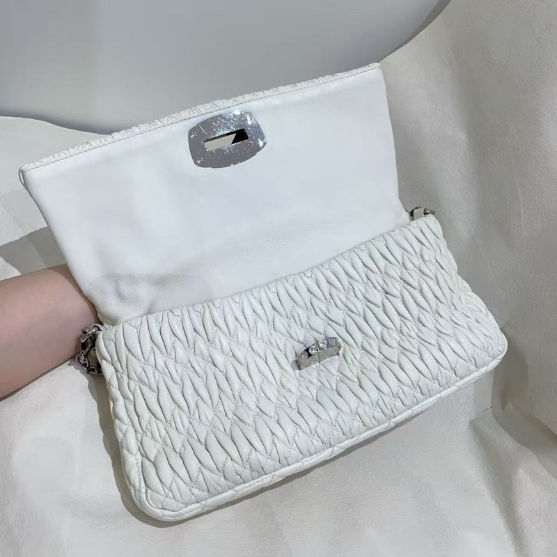 miumiu繆繆寶石鏈條包-6