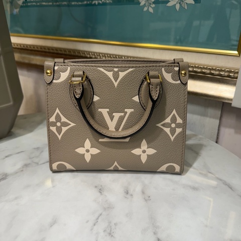 LV 斑鳩灰牛皮壓紋On the go BB金釦手提肩斜背托特包M47054