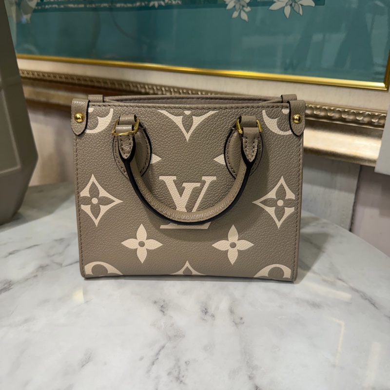 LV 斑鳩灰牛皮壓紋On the go BB金釦手提肩斜背托特包M47054-0