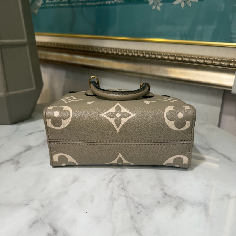 LV 斑鳩灰牛皮壓紋On the go BB金釦手提肩斜背托特包M47054-1