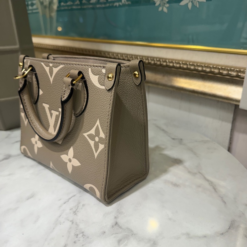 LV 斑鳩灰牛皮壓紋On the go BB金釦手提肩斜背托特包M47054-2