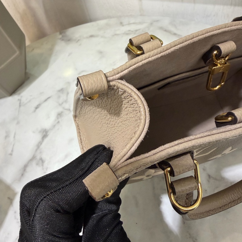 LV 斑鳩灰牛皮壓紋On the go BB金釦手提肩斜背托特包M47054-5