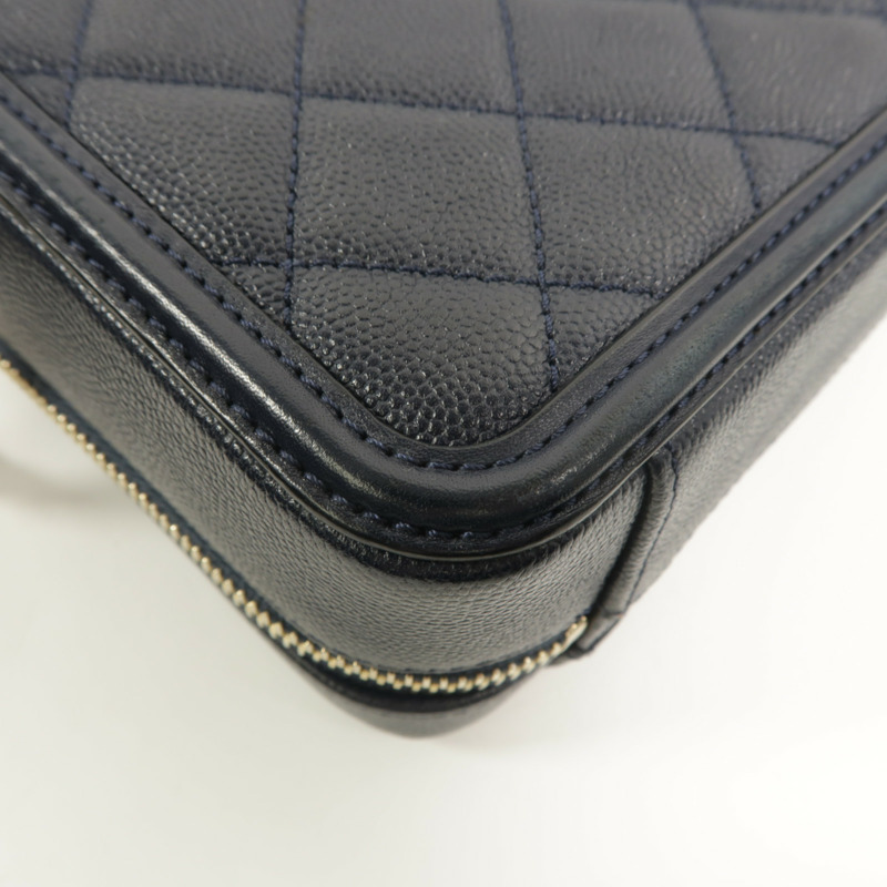 CHANEL 牛皮皮革Vanty Case Small鏈帶肩背袋-16