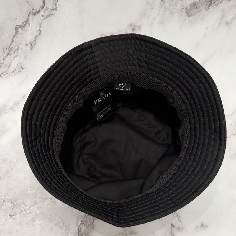 【極新正品】Prada 經典三角標 Re-Nylon 黑色漁夫帽搭載了最新的 Aura Blockchain Consortium（區塊鏈聯盟）NFC防偽技術-2