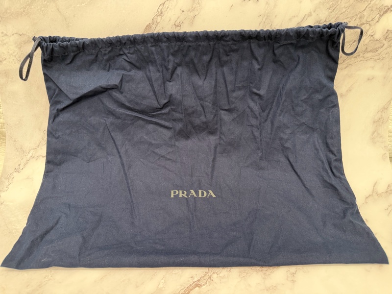 【極新正品】Prada 經典三角標 Re-Nylon 黑色漁夫帽搭載了最新的 Aura Blockchain Consortium（區塊鏈聯盟）NFC防偽技術-7