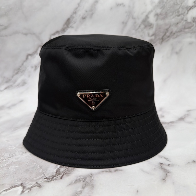【極新正品】Prada 經典三角標 Re-Nylon 黑色漁夫帽搭載了最新的 Aura Blockchain Consortium（區塊鏈聯盟）NFC防偽技術-10