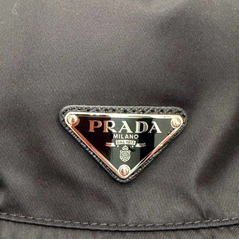 【極新正品】Prada 經典三角標 Re-Nylon 黑色漁夫帽搭載了最新的 Aura Blockchain Consortium（區塊鏈聯盟）NFC防偽技術-12