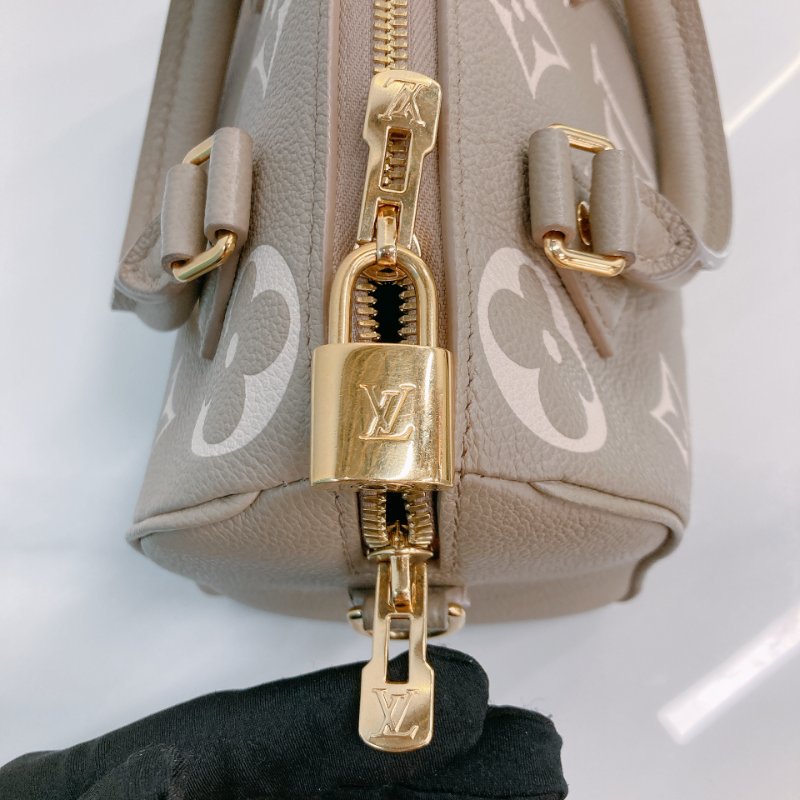 MS0691	Louis Vuitton 路易威登小號肩帶兩用包包 Speedy Bandouliere 20 Calfskin Giant Monogram-15