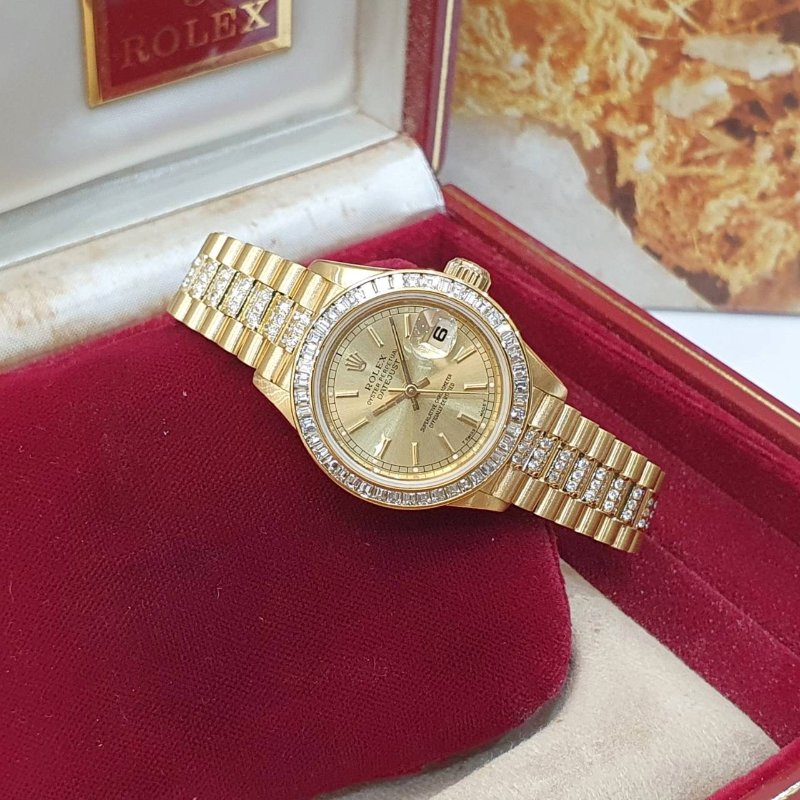 【大眾名錶】ROLEX 勞力士69178 Datejust 女錶蠔式18K 精鑲方鑽鑽圈 精鑲鑽帶 金色布紋T柱面盤 底蓋貼紙 大眾名錶G262-2