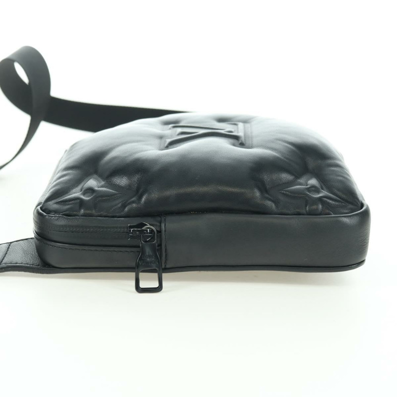 【日本直送】路易威登不對稱斜背包，羊皮材質，黑色，M68773，LV正品，YKZ1318SAM-2