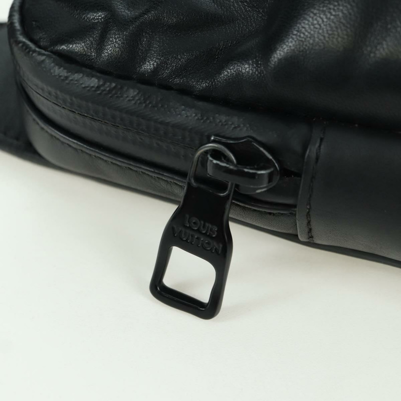 【日本直送】路易威登不對稱斜背包，羊皮材質，黑色，M68773，LV正品，YKZ1318SAM-18