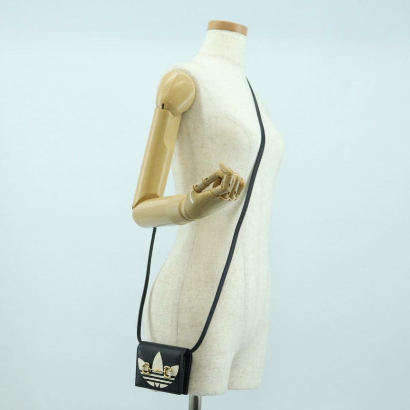 【日本直送】GUCCI 馬銜扣肩挎皮夾 皮革 Adidas 黑色金色 702248 正品 YKZ1233M-25