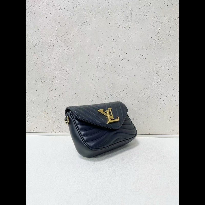 LV new wave
三合一寬肩带黑色屁股包-1