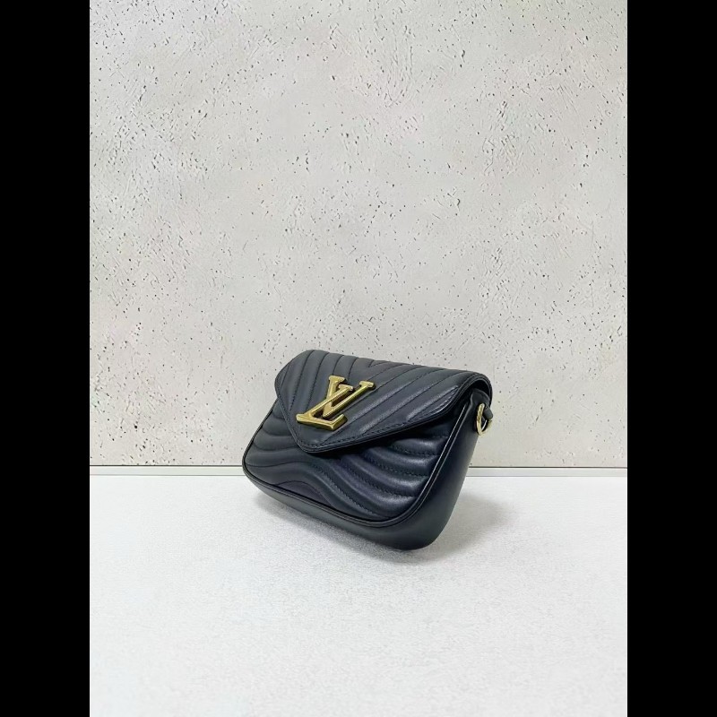 LV new wave
三合一寬肩带黑色屁股包-2