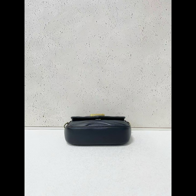 LV new wave
三合一寬肩带黑色屁股包-4