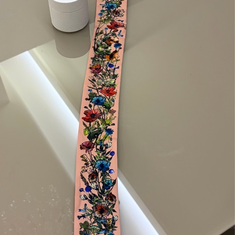 Dior 花草語彙絲巾