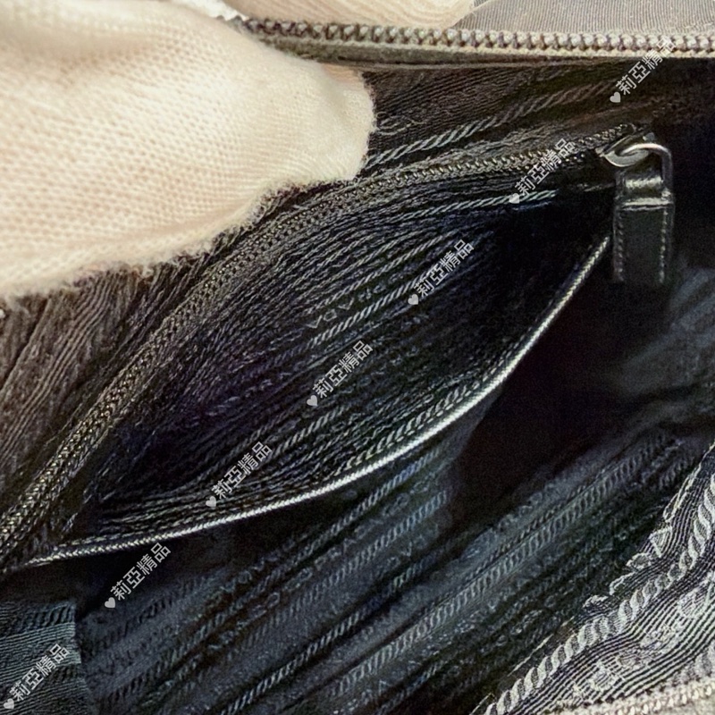 莉亞精品♡ PRADA 尼龍郵差包 二手-16
