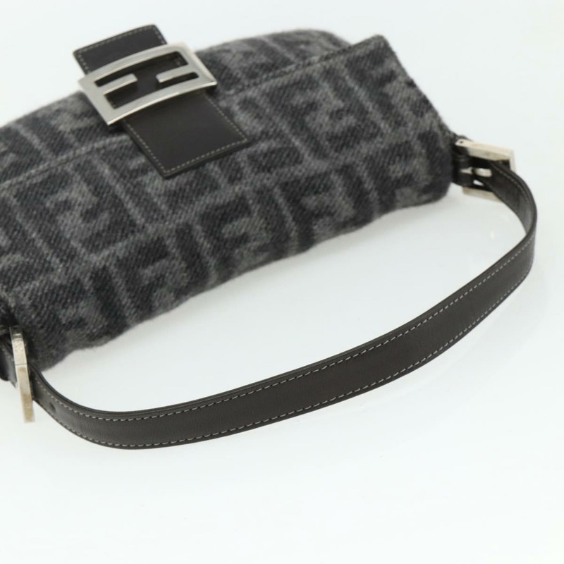【日本直送】FENDI Zucca 帆布 Mamma Baguette 包羊絨灰銀色正品 176501SAV-6