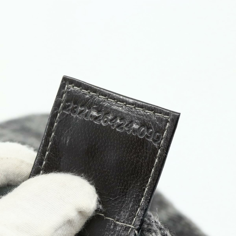 【日本直送】FENDI Zucca 帆布 Mamma Baguette 包羊絨灰銀色正品 176501SAV-10