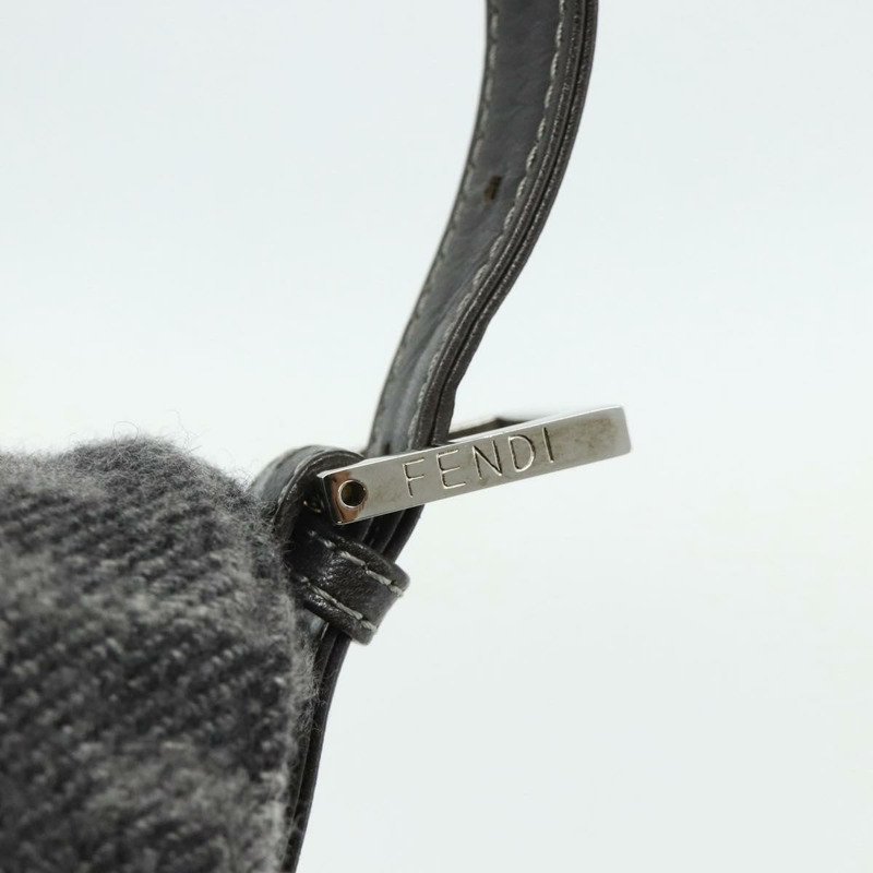 【日本直送】FENDI Zucca 帆布 Mamma Baguette 包羊絨灰銀色正品 176501SAV-17