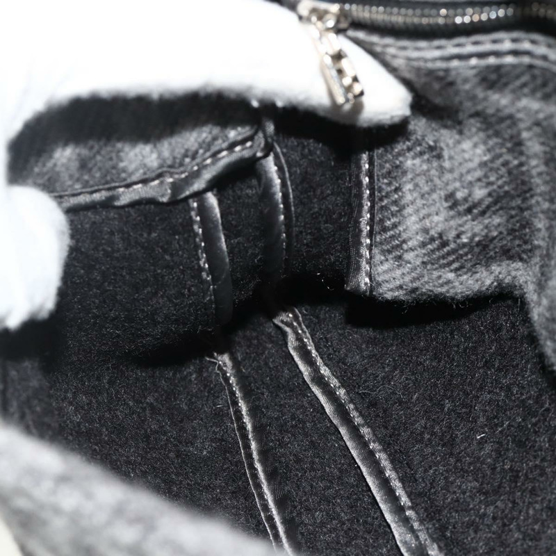 【日本直送】FENDI Zucca 帆布 Mamma Baguette 包羊絨灰銀色正品 176501SAV-19