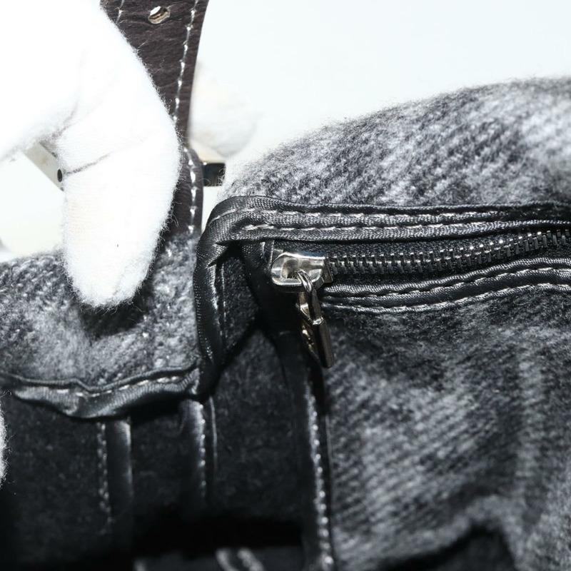 【日本直送】FENDI Zucca 帆布 Mamma Baguette 包羊絨灰銀色正品 176501SAV-20