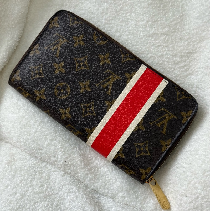 （閒置品）Lv限量賽車徽章商務長夾-1