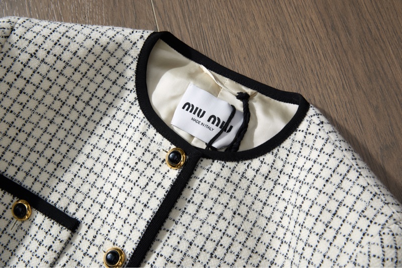 Miu Miu黑白格紋外套-4