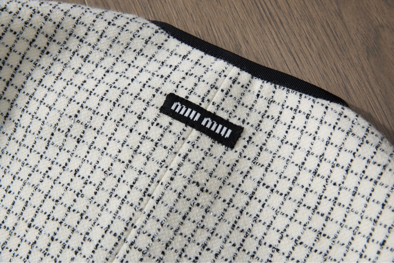 Miu Miu黑白格紋外套-8