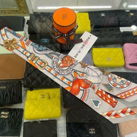 東區正精品㊣ HERMES Twilly 愛馬仕橘藍灰圖騰絲巾RZ6393