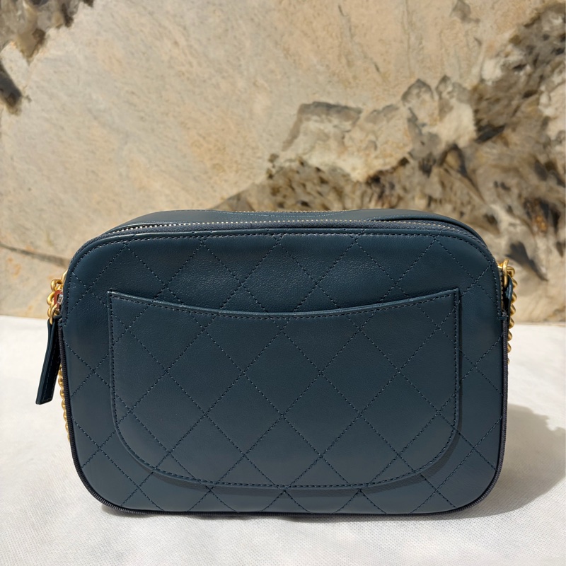 Chanel藍綠色金釦相機雙層斜背包-1
