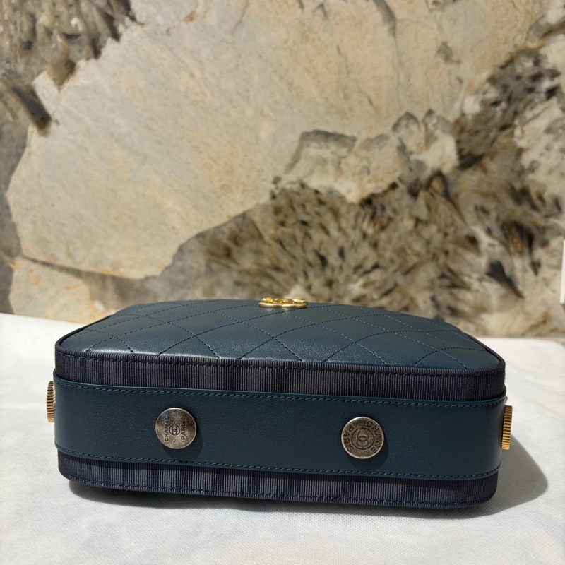 Chanel藍綠色金釦相機雙層斜背包-4