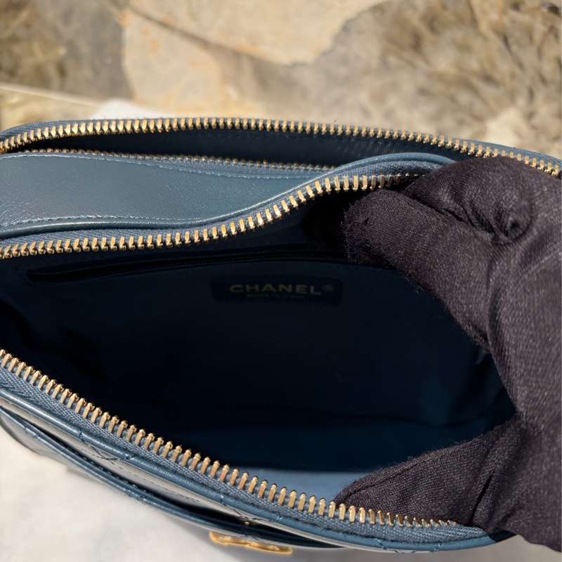 Chanel藍綠色金釦相機雙層斜背包-6