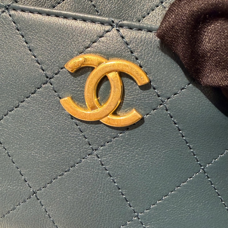 Chanel藍綠色金釦相機雙層斜背包-8