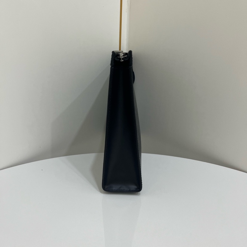 99新 Louis Vuitton路易斯威登 黑花手拿包 洗漱包  尺寸；27*20*6-2