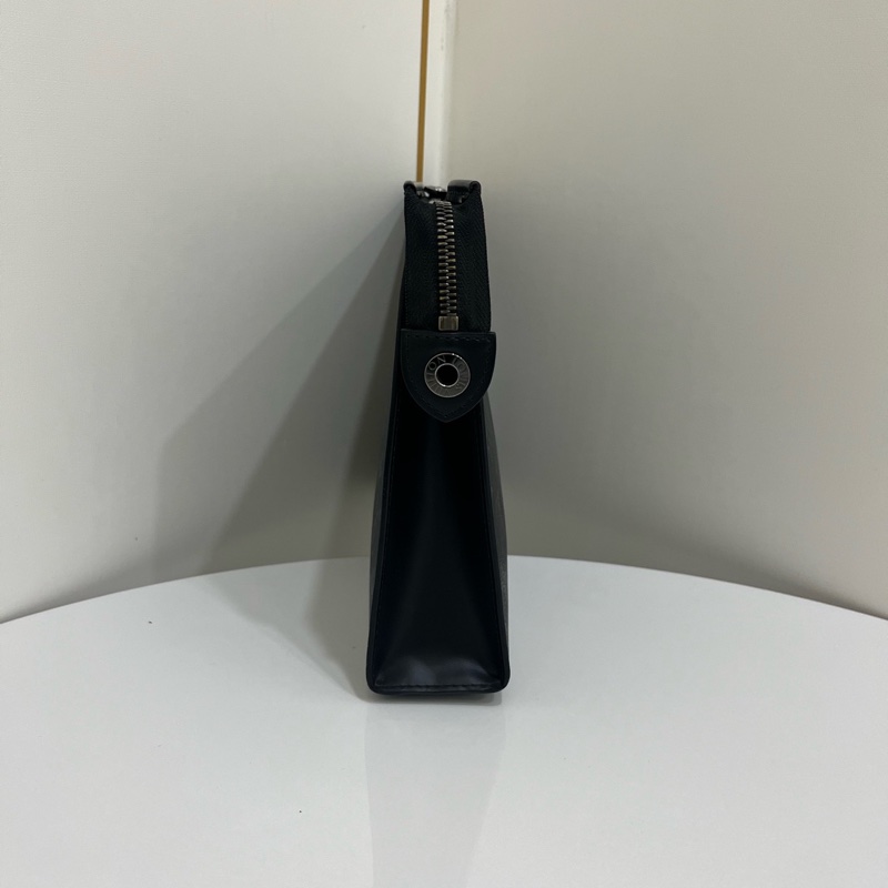 99新 Louis Vuitton路易斯威登 黑花手拿包 洗漱包  尺寸；27*20*6-3