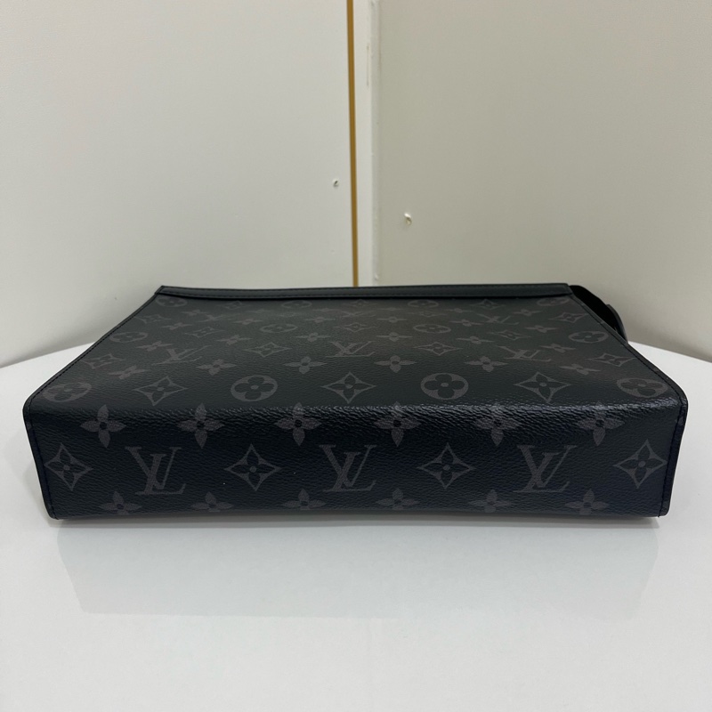 99新 Louis Vuitton路易斯威登 黑花手拿包 洗漱包  尺寸；27*20*6-4