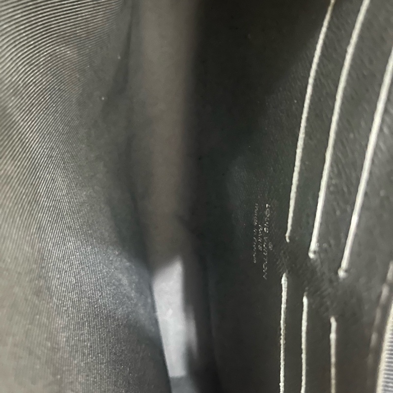 99新 Louis Vuitton路易斯威登 黑花手拿包 洗漱包  尺寸；27*20*6-8